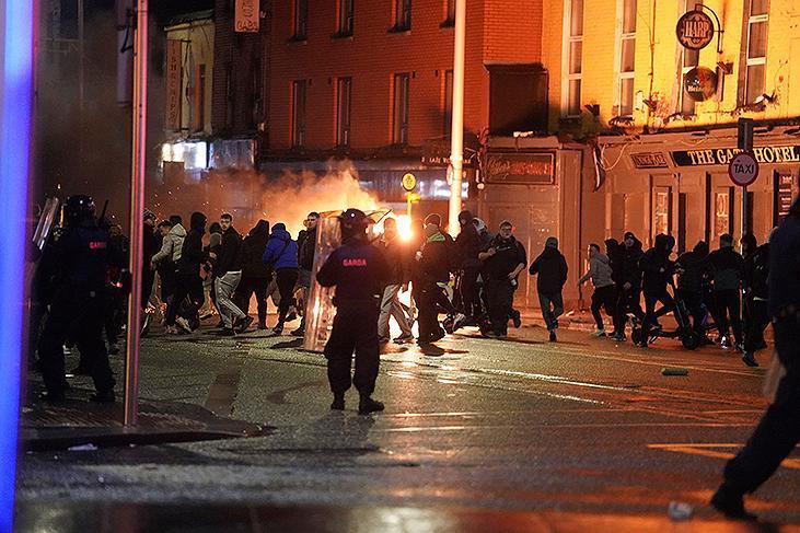 Dublin savaş alanına döndü, İrlanda şoka sürüklendi!