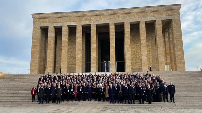 Bakan Tekin ve öğretmenler Anıtkabir'i ziyaret etti