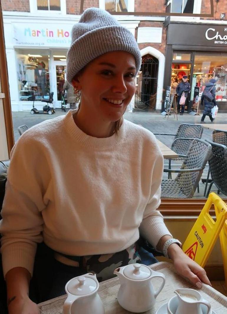 Şeyma Subaşı küs olduğu ablası Kübra Açıl ile İngiltere'de bir araya geldi! 'İnsana kız kardeşi gerek'