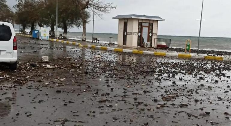 Yalova'da deniz ile kara birleşti! İDO seferleri iptal edildi