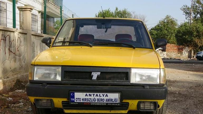 Çalınan arabasında almaya geldi! Hırsızın bıraktığı sürprizi görünce kahkahaya attı