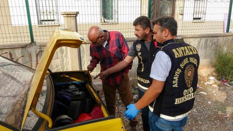 Çalınan arabasında almaya geldi! Hırsızın bıraktığı sürprizi görünce kahkahaya attı