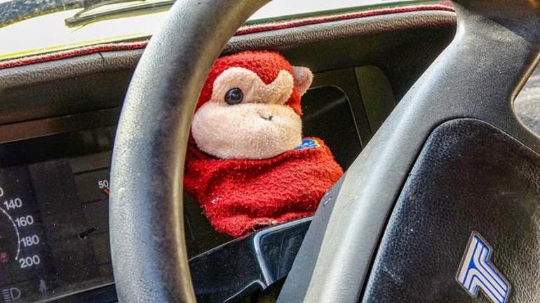 Çalınan arabasında almaya geldi! Hırsızın bıraktığı sürprizi görünce kahkahaya attı