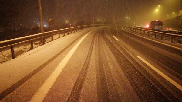 İstanbul’da fırtına etkisi! İBB ekipleri 2 bin 921 ihbara müdahale etti