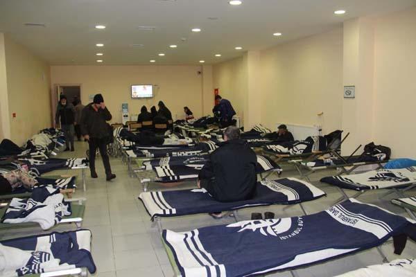 İstanbul’da fırtına etkisi! İBB ekipleri 2 bin 921 ihbara müdahale etti