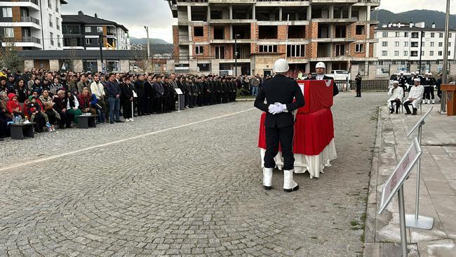 Kütahya'da polis memurunun acı sonu! Eşi fotoğrafına sarılarak gözyaşı döktü