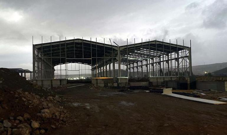 Fırtına nedeniyle inşaatın çatısından düşen işçi hayatını kaybetti