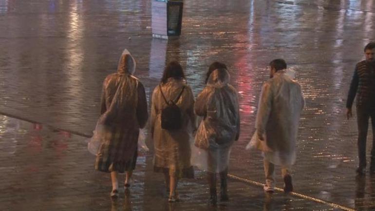 Meteoroloji'nin uyarılarının ardından sağanak yağış birçok ilde etkili oldu