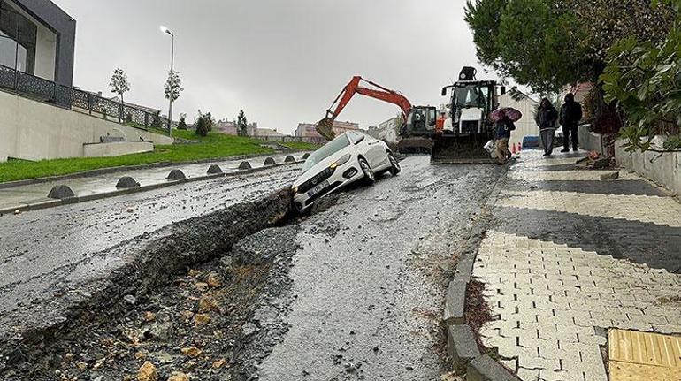 İstanbul'u sağanak vurdu: Cadde ve sokaklar göle döndü