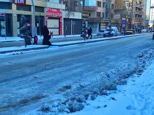 Kentte hayat durdu! 138 yerleşim yerinin yolu kapandı
