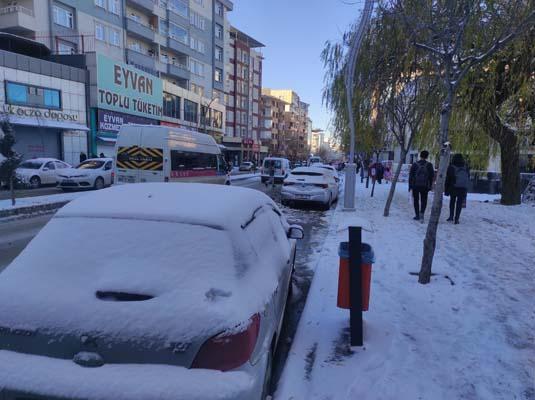 Kentte hayat durdu! 138 yerleşim yerinin yolu kapandı