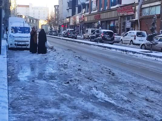 Kentte hayat durdu! 138 yerleşim yerinin yolu kapandı