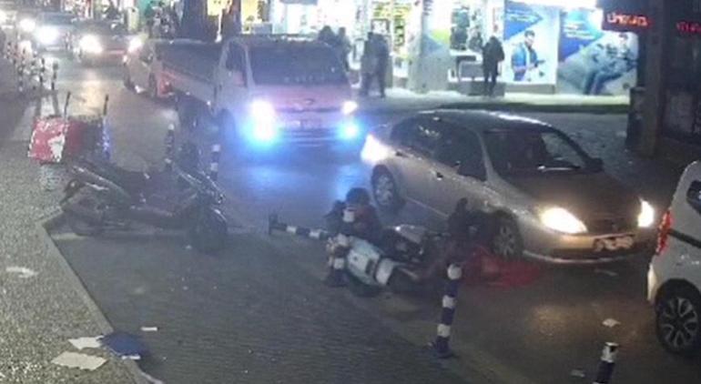Motosikletli kurye, yolun karşısına geçen kuryeye çarptı: 2 yaralı var