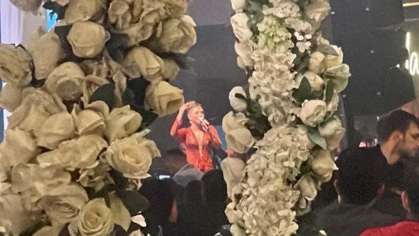 Dudak uçuklatan milyonluk düğün! Geline bir valiz dolusu altın takıldı