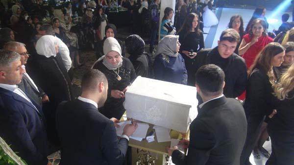 Dudak uçuklatan milyonluk düğün! Geline bir valiz dolusu altın takıldı