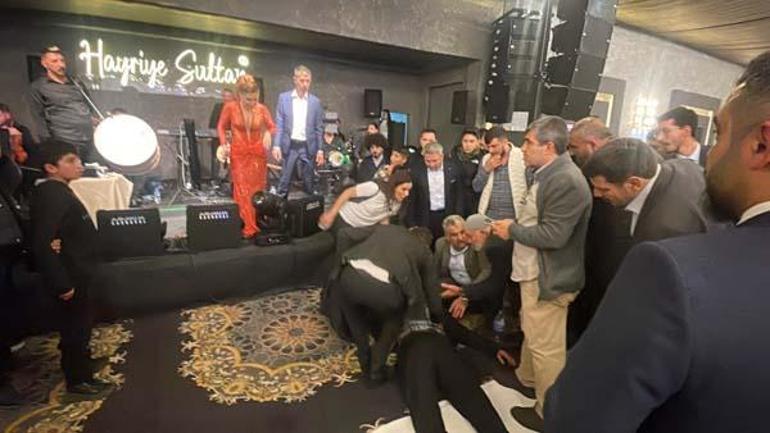 Dudak uçuklatan milyonluk düğün! Geline bir valiz dolusu altın takıldı