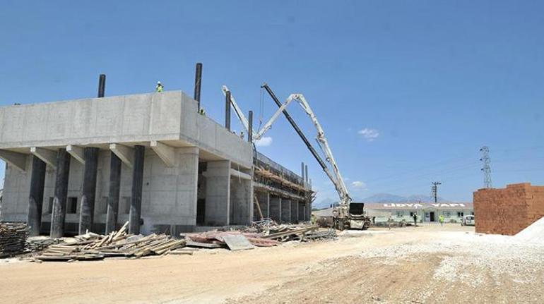 Bakan Ersoy'dan Özgür Özel'e altyapı tepkisi: Emek hırsızlığı yerine, kendi belediyelerine kızmalı