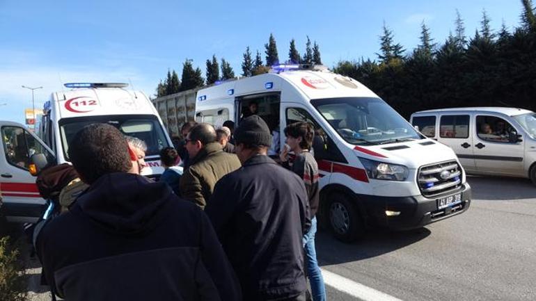 Yolcu otobüsü, TIR'a arkadan çarptı! Yaralılar var