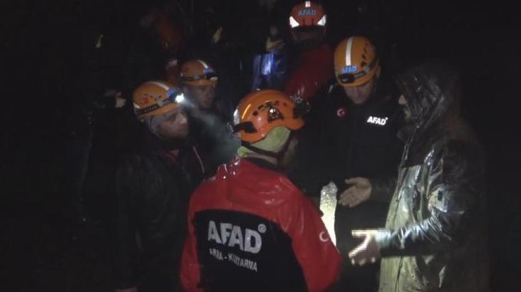 Göçük altında kalan sağlık personelleriyle ilgili AFAD’dan açıklama