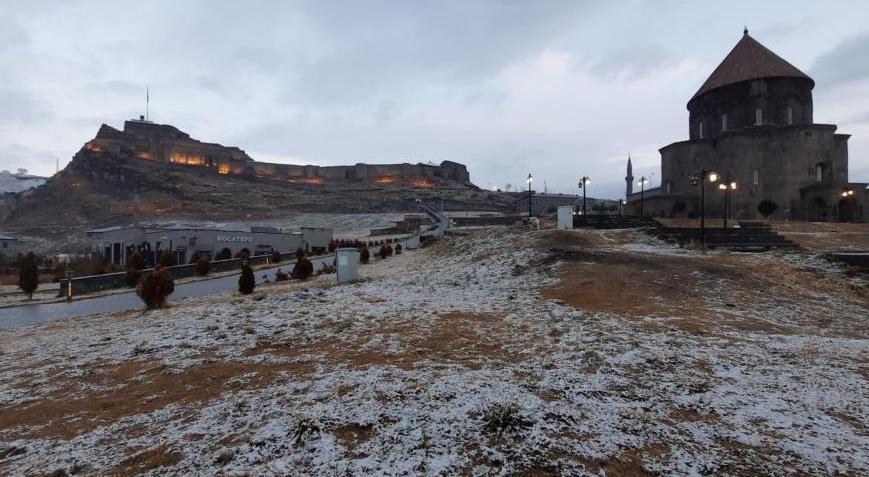 İki kent beyaza büründü! Kartpostallık görüntüler ortaya çıktı