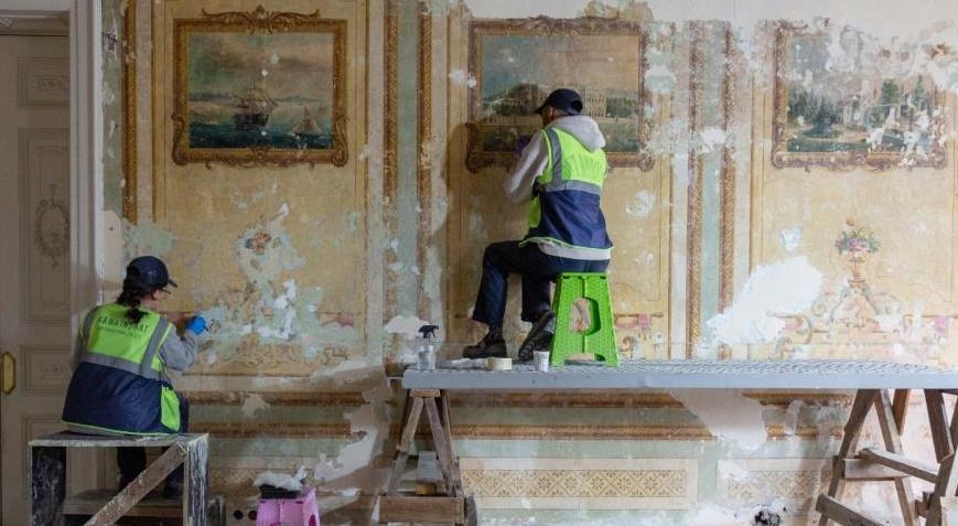 Yıldız Sarayı’nda büyük keşif! 5 kat boya raspasının altından çıktı