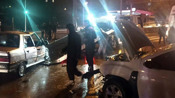 2 otomobil çarpıştı: 9 yaralı