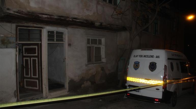 Tüyleri diken diken olay! Babasını öldürüp sobada yaktı