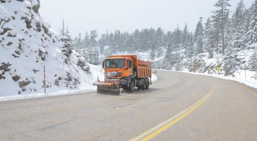 Kar kalınlığı 25 santime ulaşmıştı! Antalya-Konya karayolu trafiğe açıldı