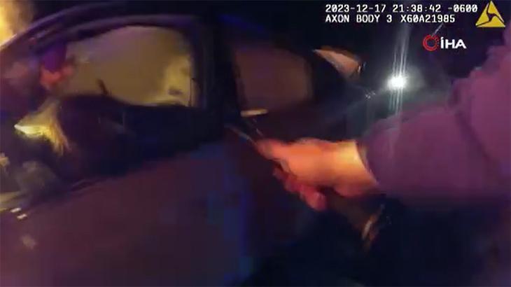 Yanan araçtaki kadın son anda kurtarıldı!