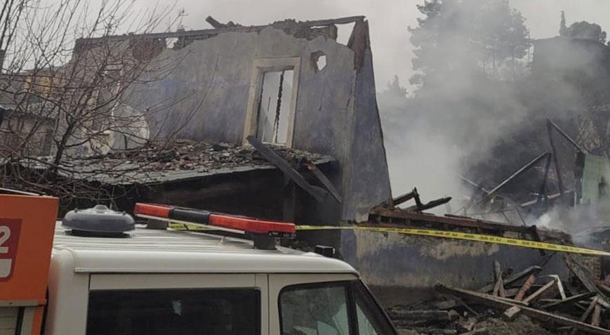 Çorum’da feci olay! 3 katlı ahşap ev yandı, 1 kişi hayatını kaybetti