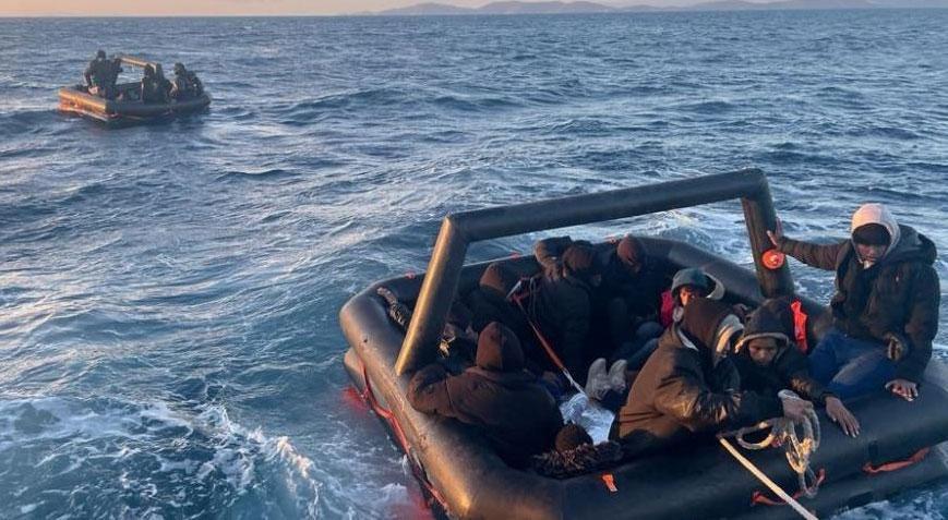İzmir açıklarında can pazarı! 96 göçmen kurtarıldı