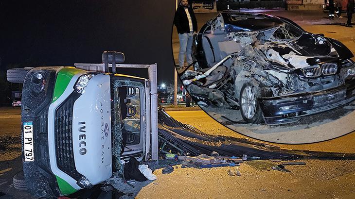 Adana’da kamyonet ile çarpışan otomobil tanınmaz hale geldi: 1 ölü, 3 yaralı