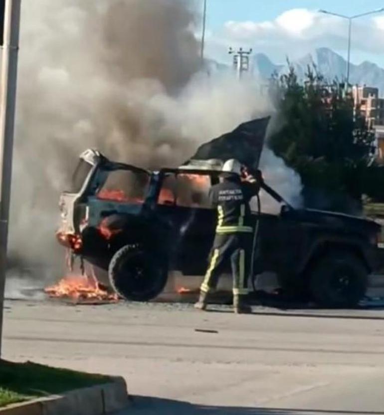 Antalya'da yol ortasında alev alan cip patladı