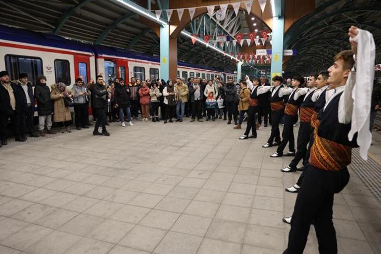 Doğu Ekspresi yolcularına Sivas'ta halaylı karşılama