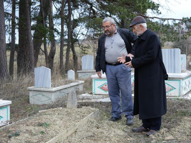 Ayılar mezarları kazmaya başladı! Köylülerden jiletli önlem