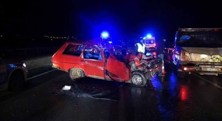 Feci kaza! Kamyona arkadan çarpan araçtaki 2 kişi hayatını kaybetti