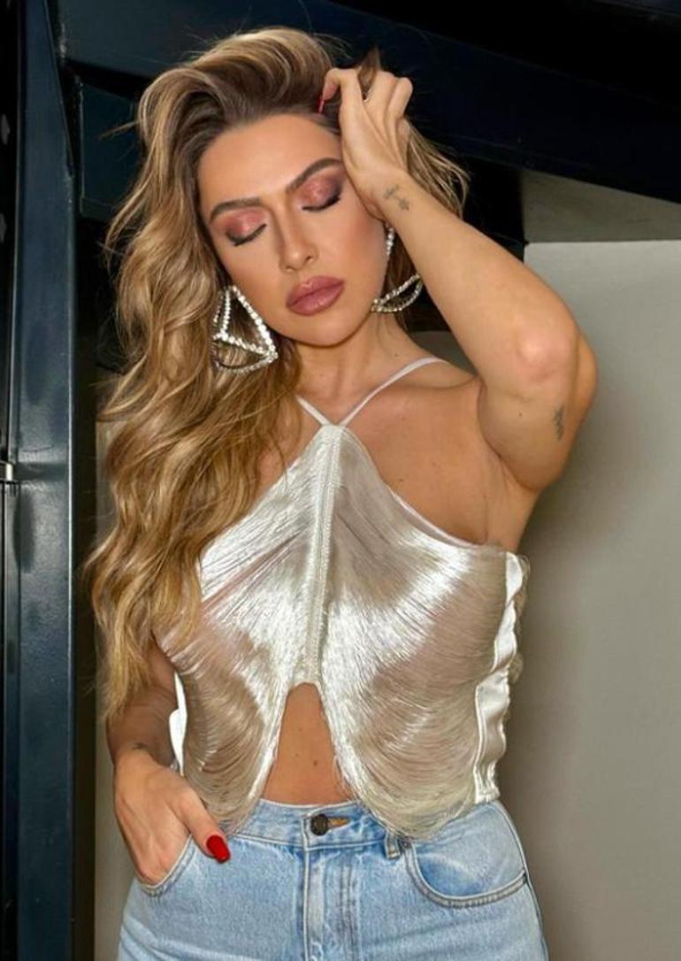 Hadise'ye yorum yağdı! 'Yerleri silerken köşede sıkışan ev hanımı pozu'