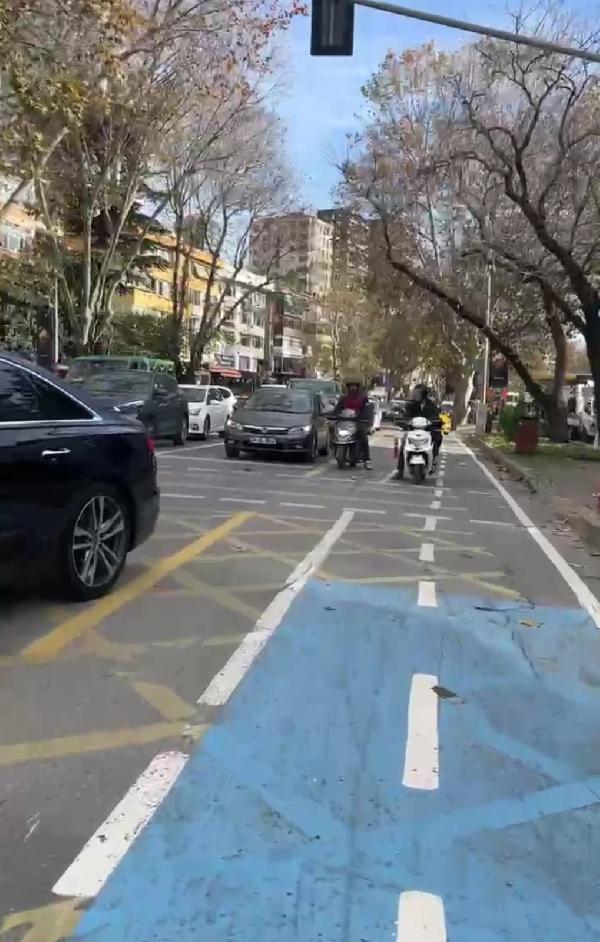 Bağdat Caddesi'ndeki tehlike! Bisiklet kullananlar isyan etti