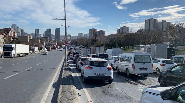 Küçükçekmece Hürriyet Caddesi'nde otomobil takla attı