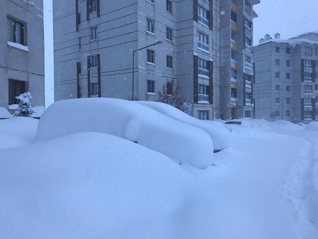 Kar esareti! 355 köy ve mezra yolu ulaşıma kapandı, kara yoluna çığ düştü