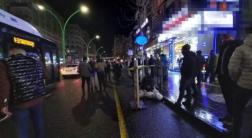 Sokakta rastgele ateş açtı! Kurşunlar 2 kişiye isabet etti