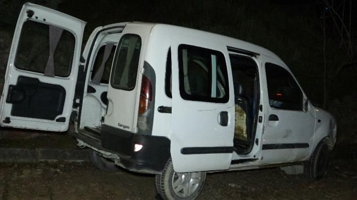 ‘Dur’ ihtarına uymayıp kaçtı! Önce ekip otosuna, sonra ağaca çarptı