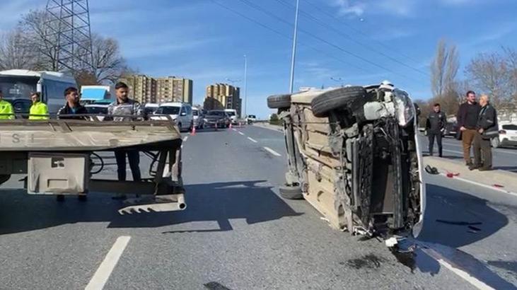 Küçükçekmece Hürriyet Caddesi’nde otomobil takla attı