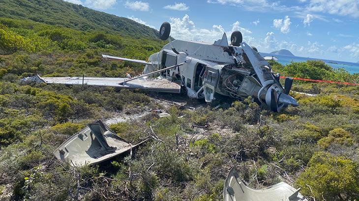 Avustralya’da uçak iniş yaptığı sırada takla attı!
