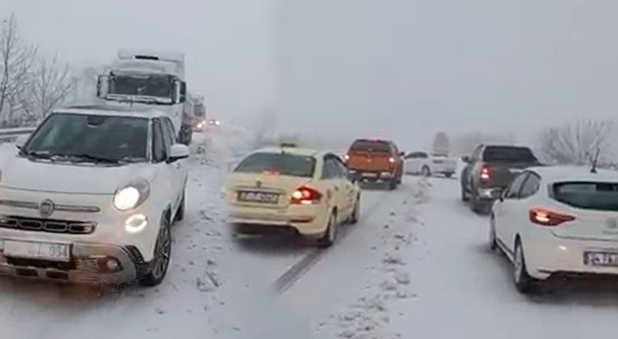 Çanakkale’de kar yağışı! Boğaz transit gemi geçişlerine kapatıldı