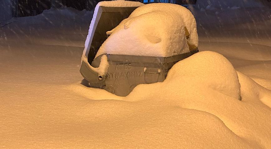 Hakkari’de kar kalınlığı 40 santimetreye ulaştı! Her yer beyaza gömüldü