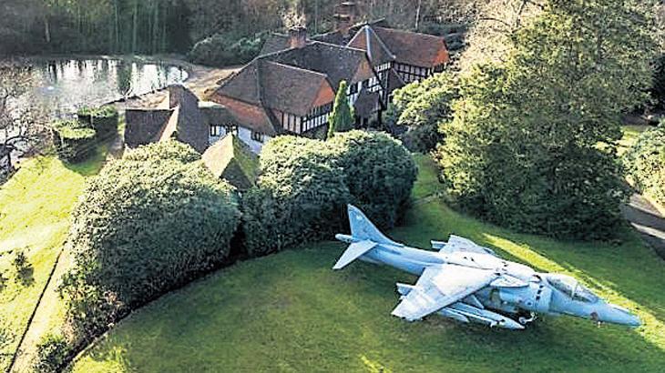 Evi alana jet hediye