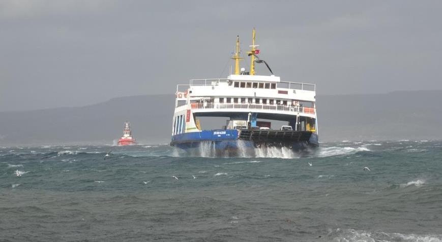 Fırtına nedeniyle Bozcaada ve Gökçeada’ya 2 gündür sefer yapılamıyor