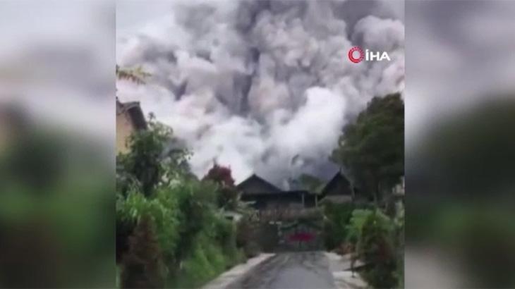 Endonezya’da Merapi Yanardağı yeniden patladı! Binlerce kişi tahliye edildi