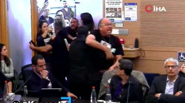 İsrail’de esir yakınları parlamentodaki toplantıyı bastı! ‘Siz burada oturmayacaksınız’
